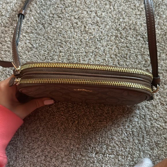 coach purse! - Picture 2 of 6